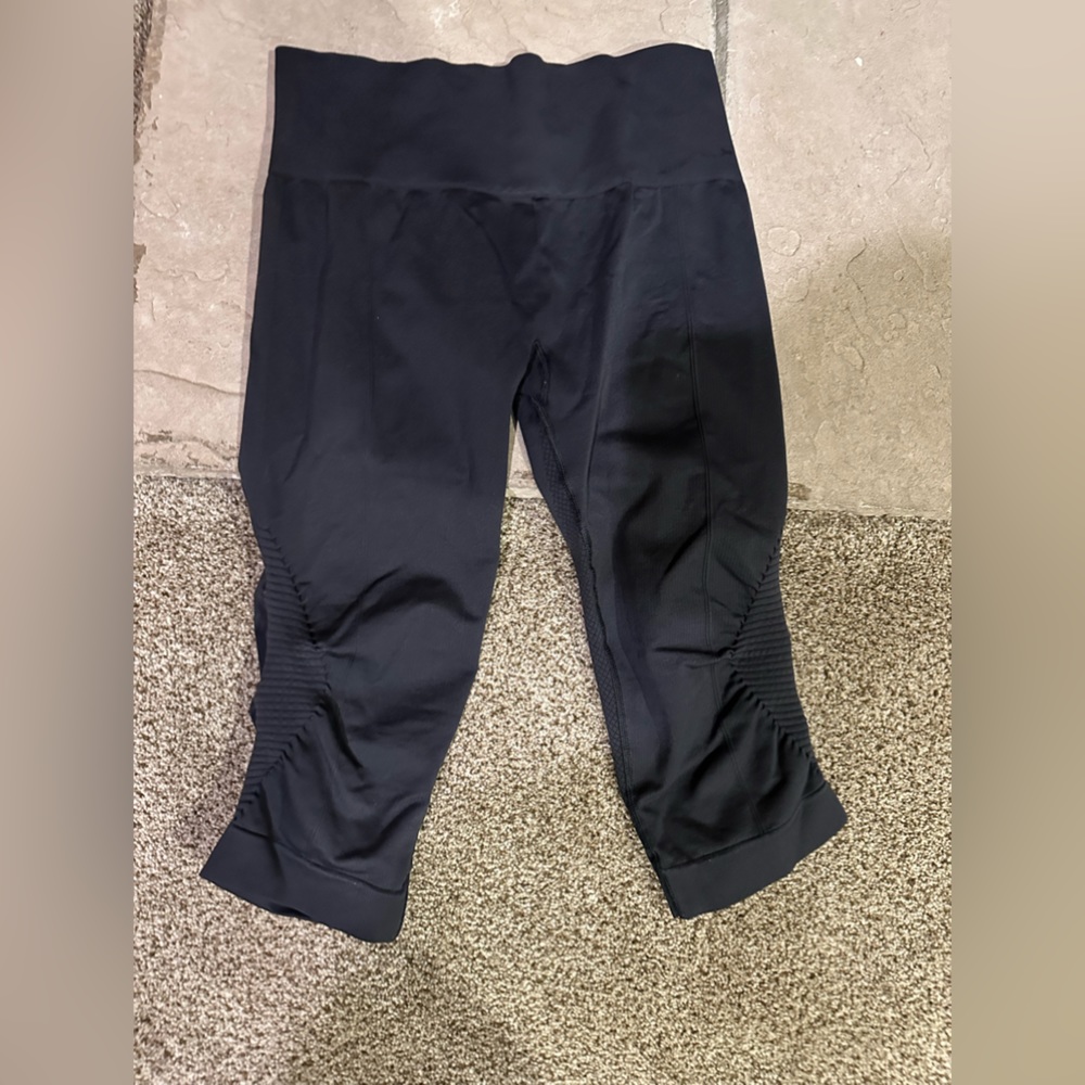 Lululemon mid leggings size 10 black